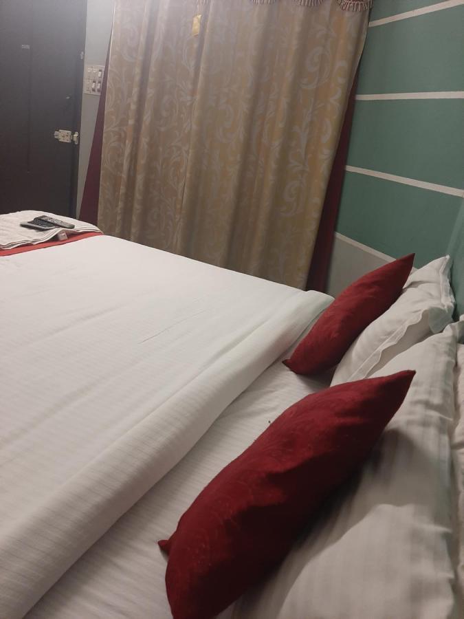 Cochin Airport Hotel Kochi Eksteriør bilde