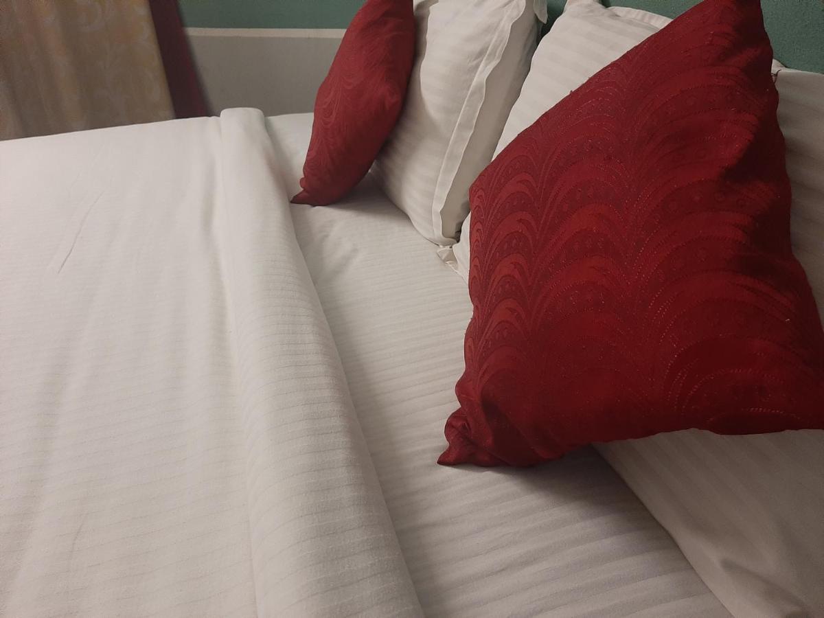 Cochin Airport Hotel Kochi Eksteriør bilde